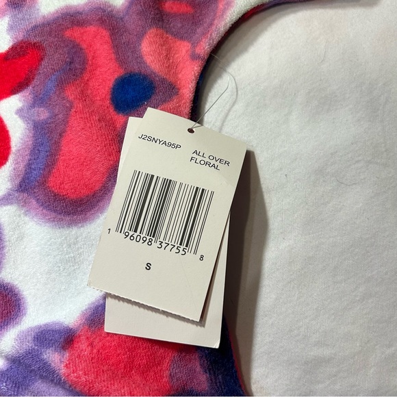 Juicy Couture All Over Floral Top - Picture 4 of 7